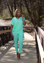 Load image into Gallery viewer, H2e1ec8391bf348afa899787630327d2b1.jpg
